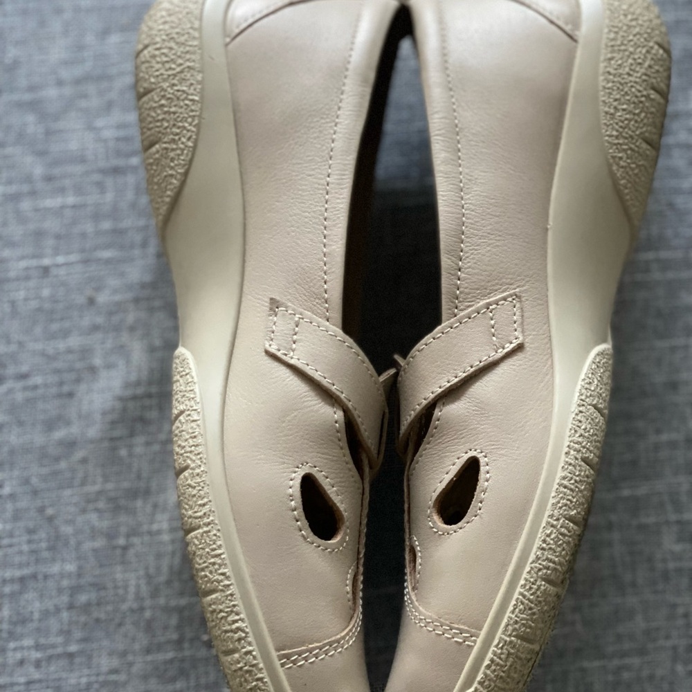 Hotter Cream Flats with Decorative Cutouts - Picture 5 of 7